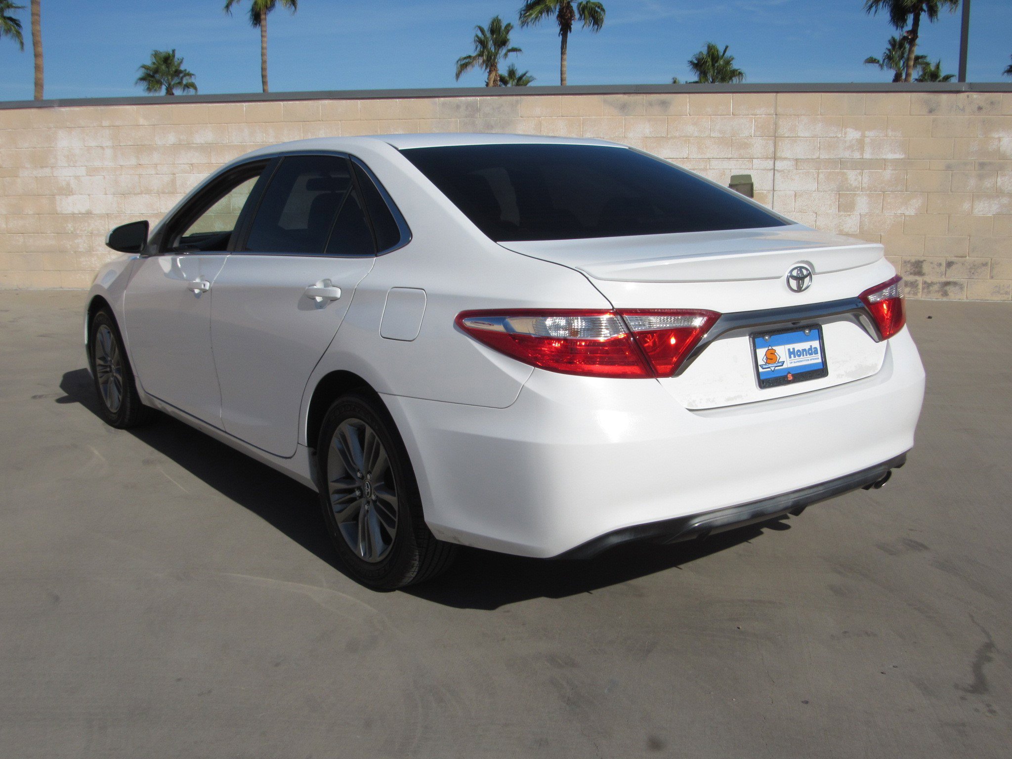 Used 2016 Toyota Camry image 6