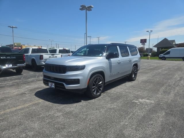 Used 2025 Jeep Grand Wagoneer L Series III w/ Rear Seat Video Group 1 AWD/4WD image 1