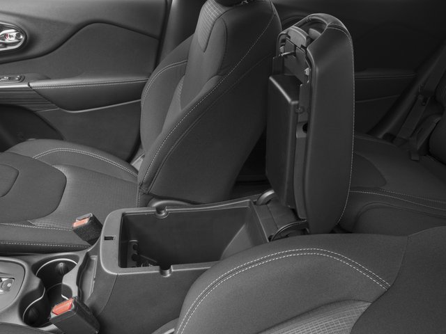 Used 2018 Jeep Cherokee Latitude Plus image 18