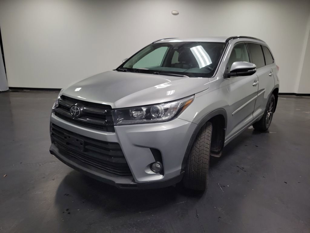 Used 2018 Toyota Highlander SE image 4
