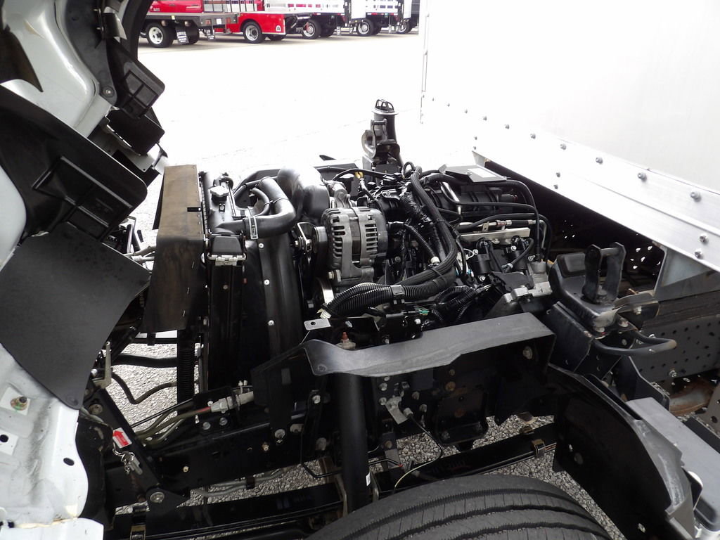 Used 2020 Isuzu NPR RWD image 32