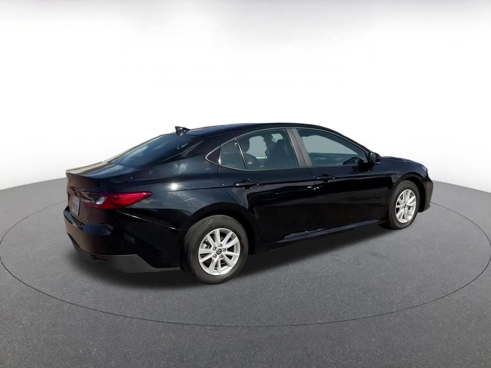 Used 2025 Toyota Camry LE image 12