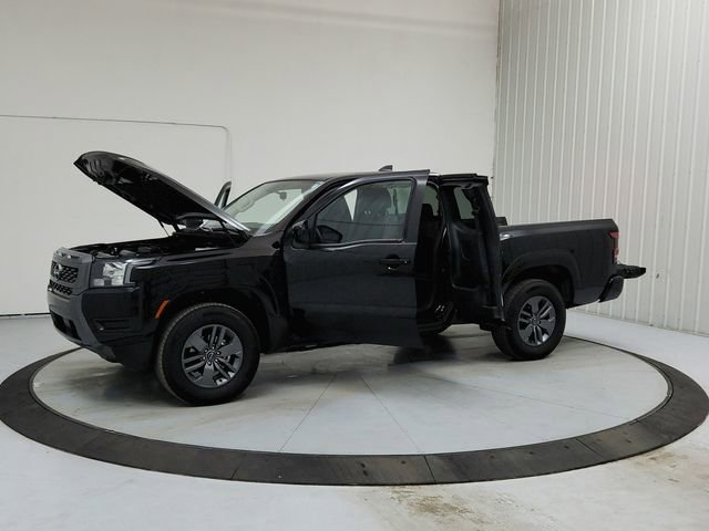 Used 2025 Nissan Frontier SV image 11