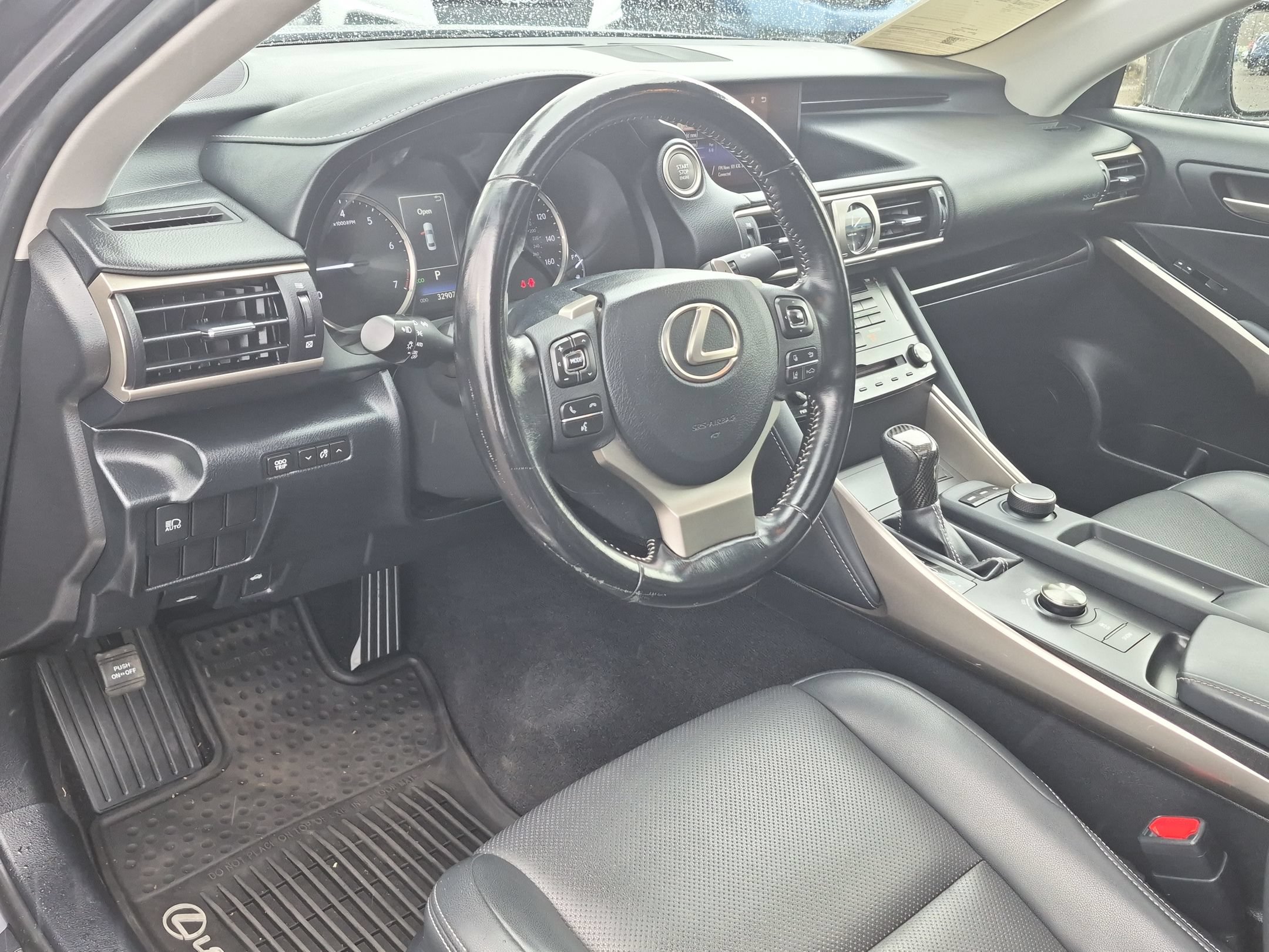 Used 2017 Lexus IS 300 AWD image 12