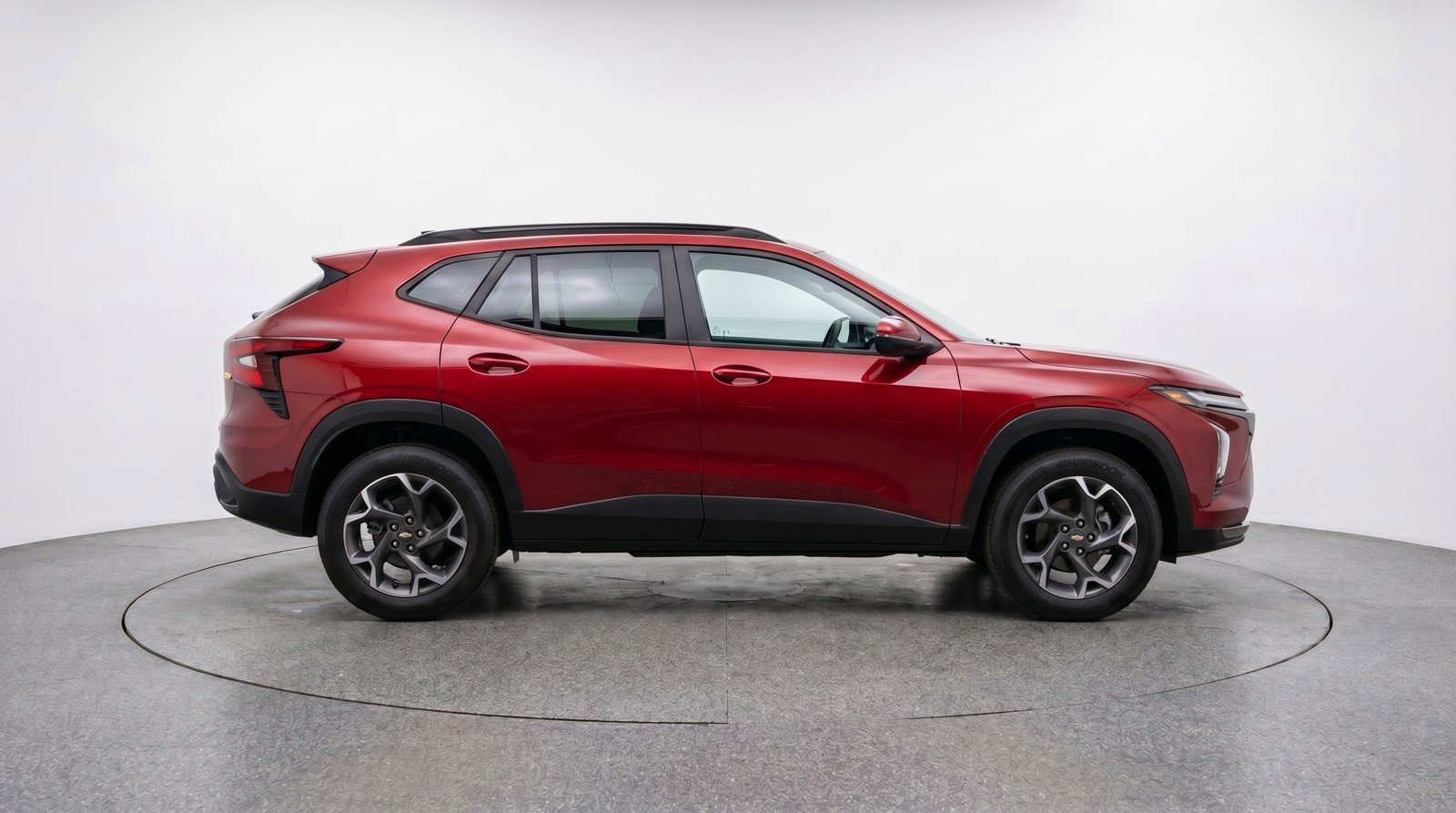 Used 2025 Chevrolet Trax LT FWD image 11