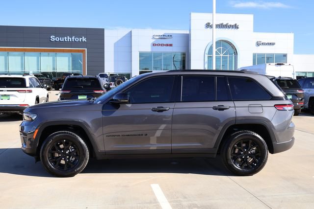 New 2025 Jeep Grand Cherokee Altitude image 4