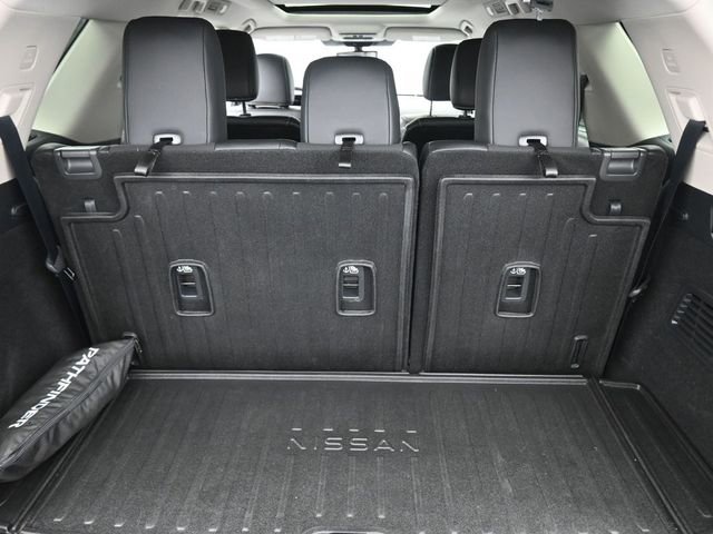 Used 2024 Nissan Pathfinder Platinum image 25