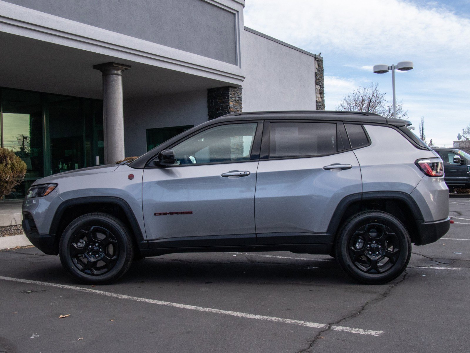 Used 2023 Jeep Compass Trailhawk image 4