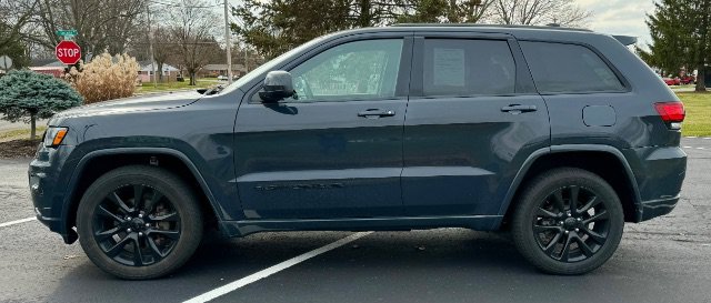 Used 2018 Jeep Grand Cherokee Altitude AWD/4WD image 22