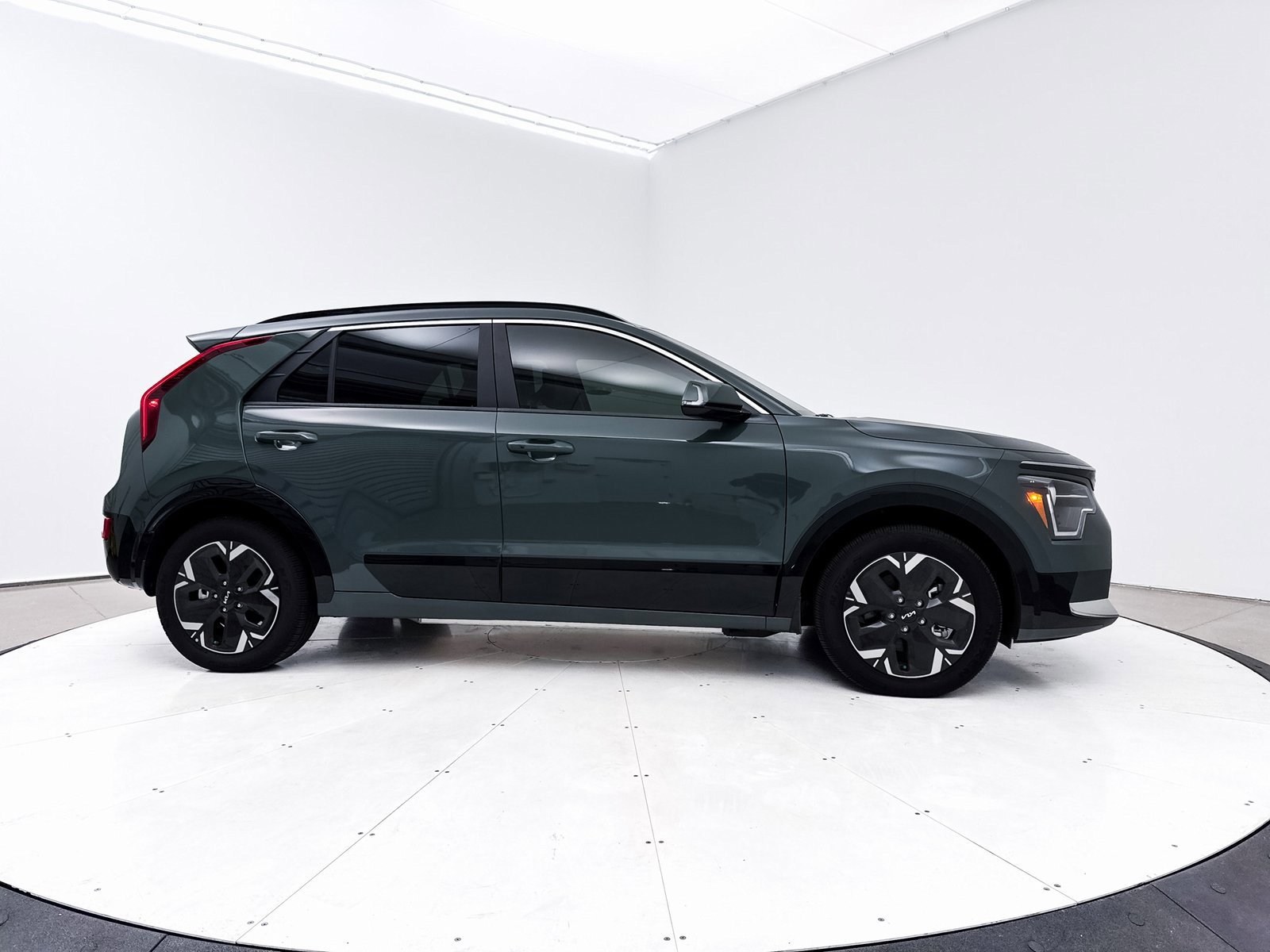 Certified 2025 Kia Niro Wind image 38