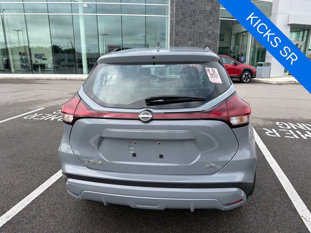 Used 2023 Nissan Kicks SR w/ SR Premium Package FWD image 4