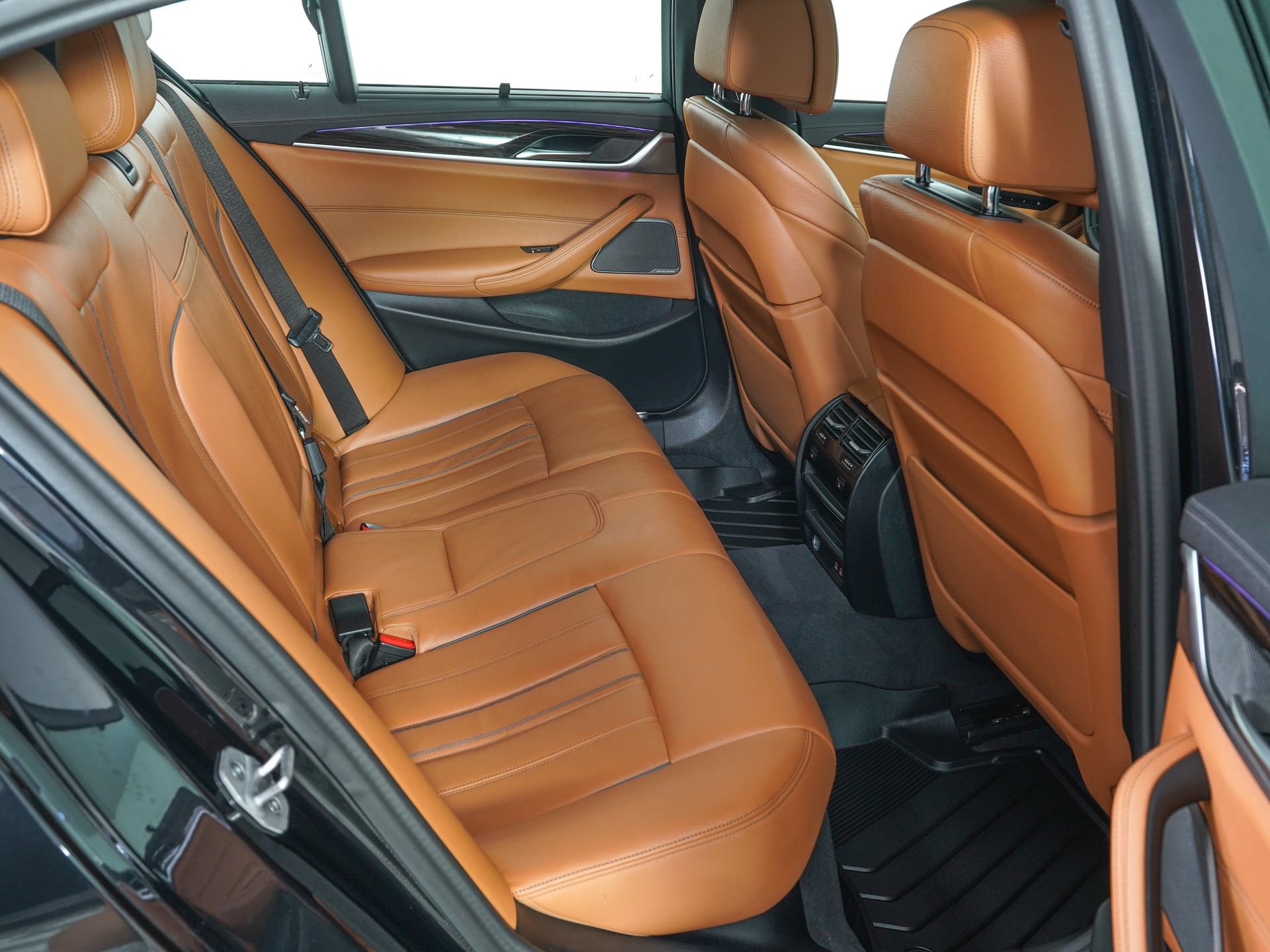Used 2023 BMW M550i xDrive w/ Executive Package AWD/4WD image 9