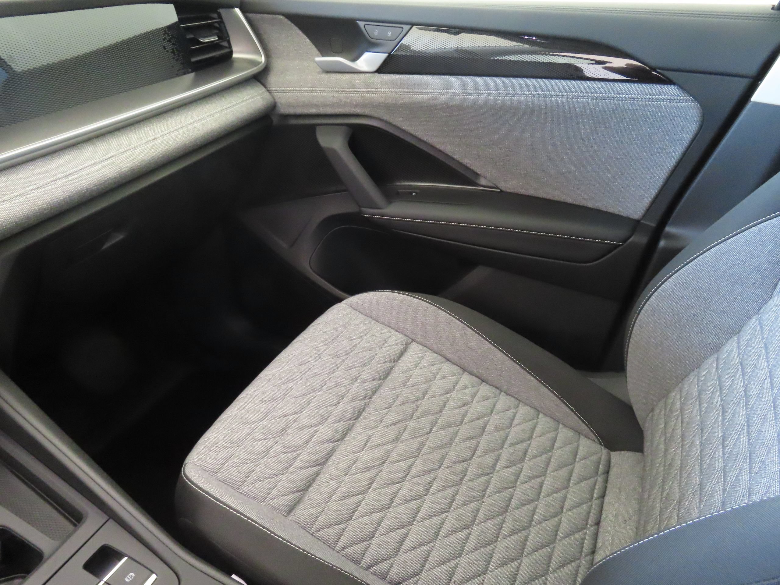 New 2026 Volkswagen Tiguan S FWD image 19
