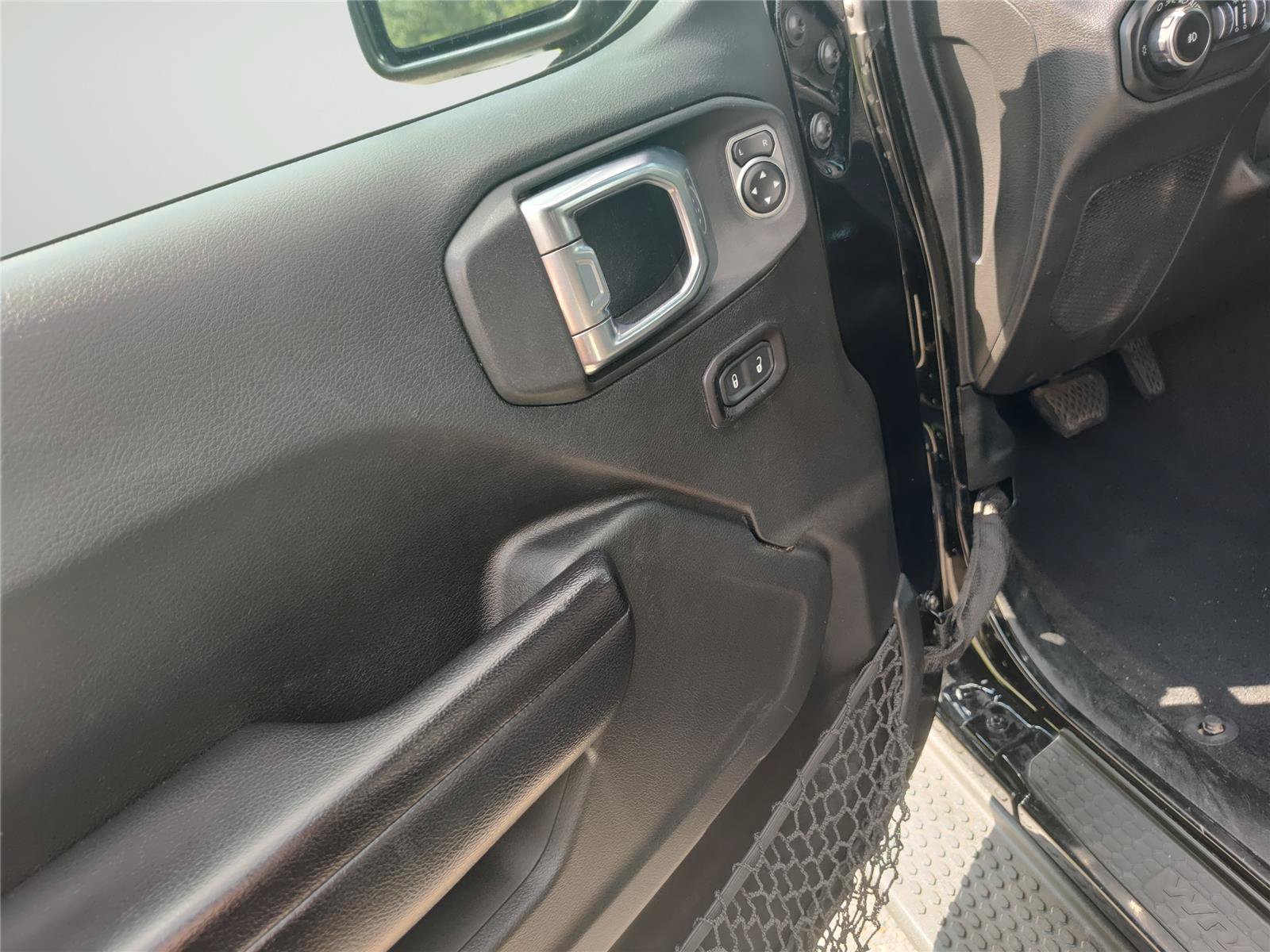Used 2018 Jeep Wrangler Unlimited Sport S AWD/4WD image 22