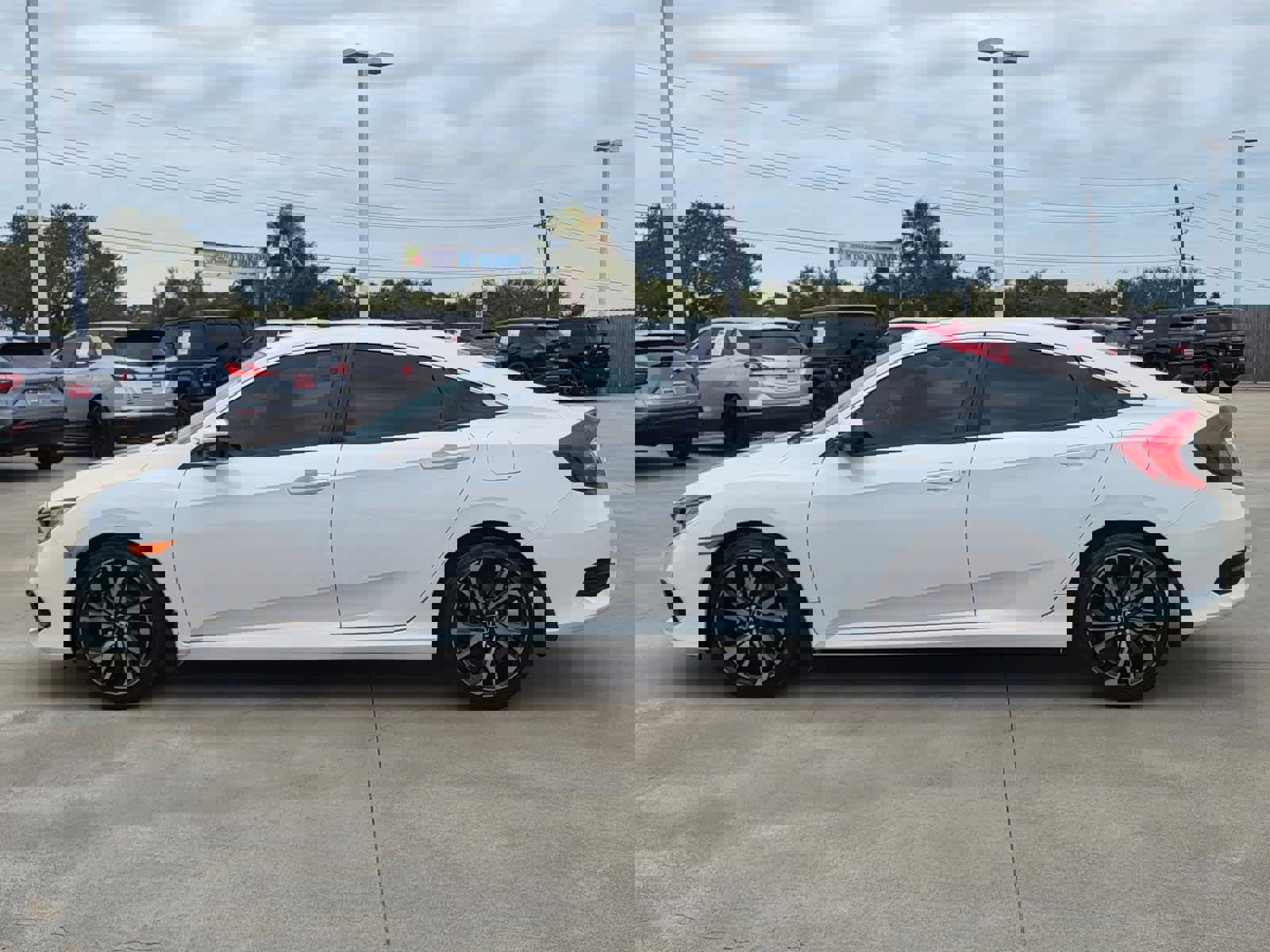 Used 2021 Honda Civic Sport image 2