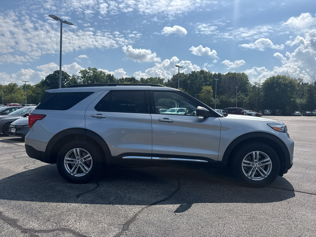 Used 2023 Ford Explorer XLT w/ Equipment Group 202A AWD/4WD image 4