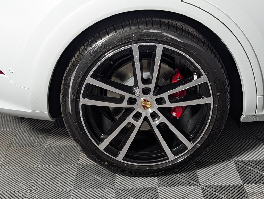 New 2026 Porsche Cayenne GTS AWD/4WD image 13