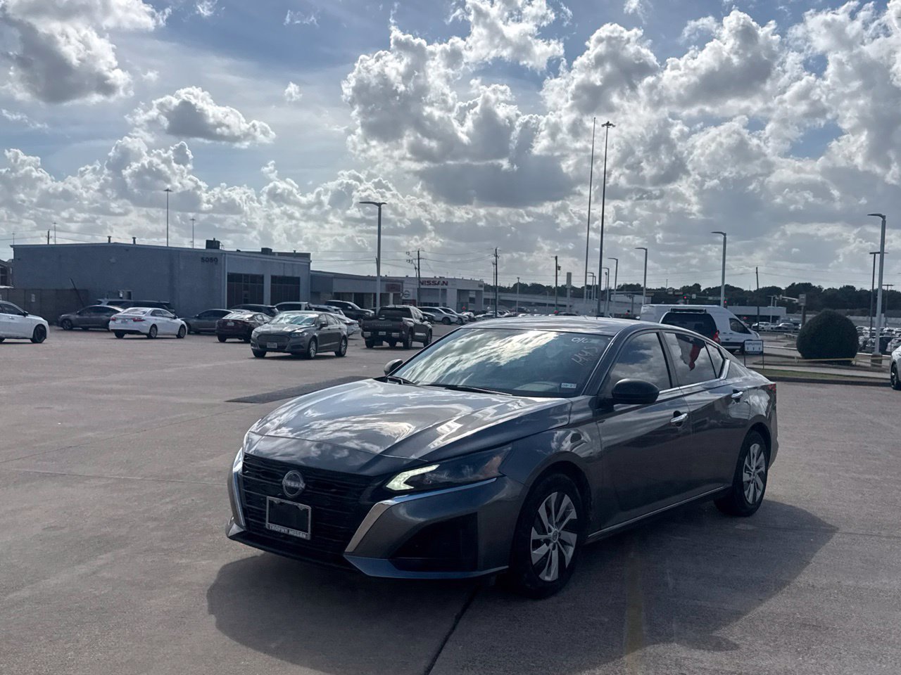 Used 2025 Nissan Altima 2.5 S FWD image 10