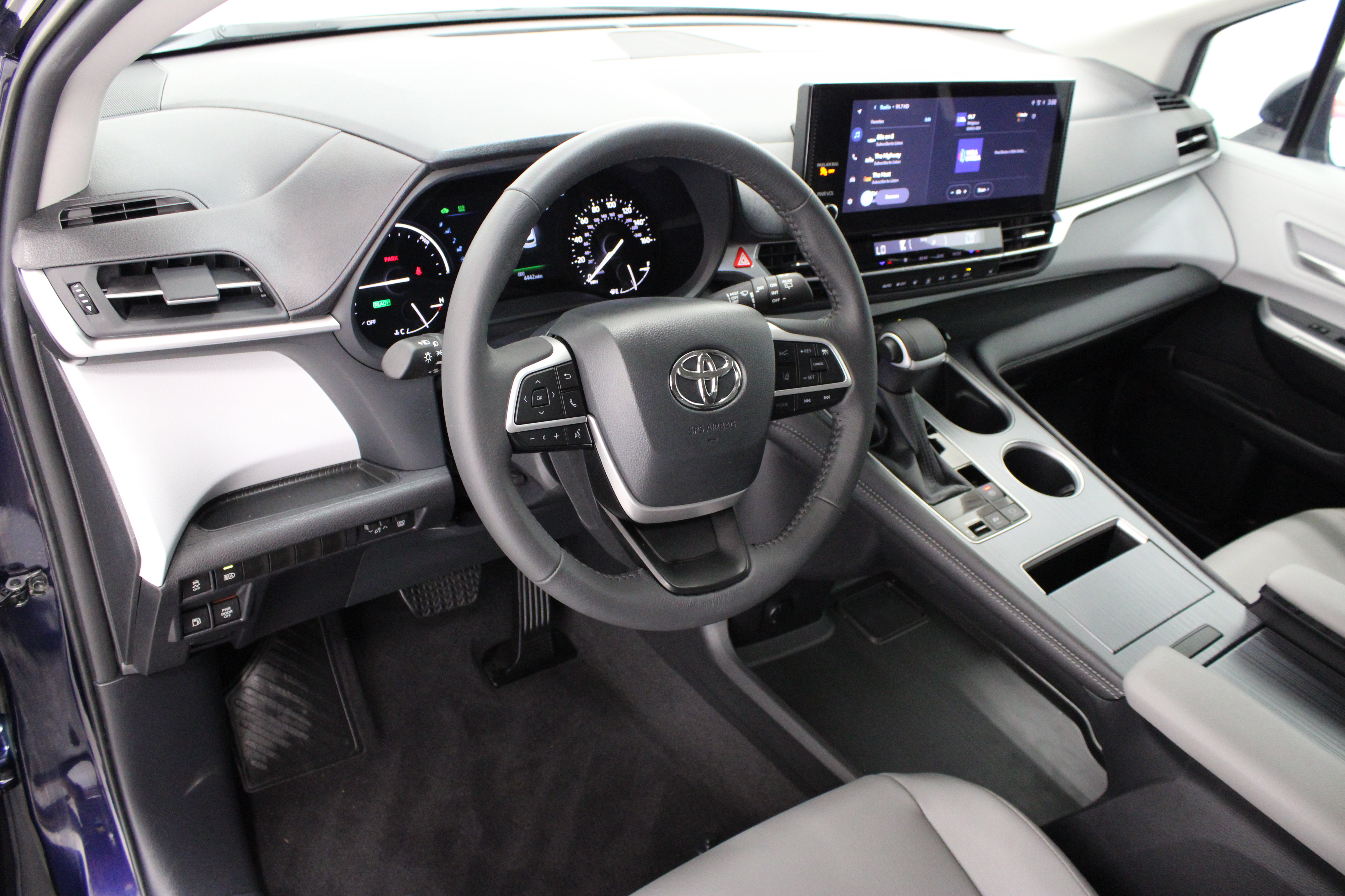 Certified 2026 Toyota Sienna XLE FWD image 12