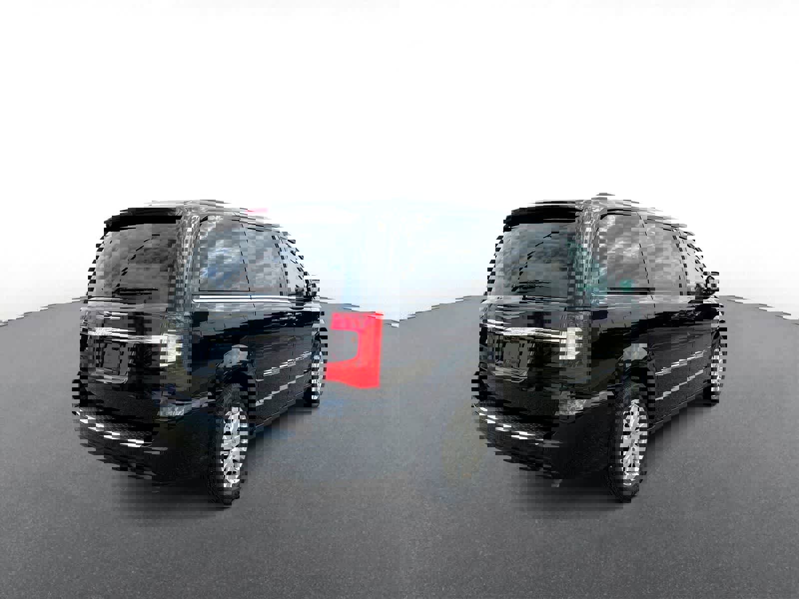 Used 2014 Chrysler Town & Country Touring image 8