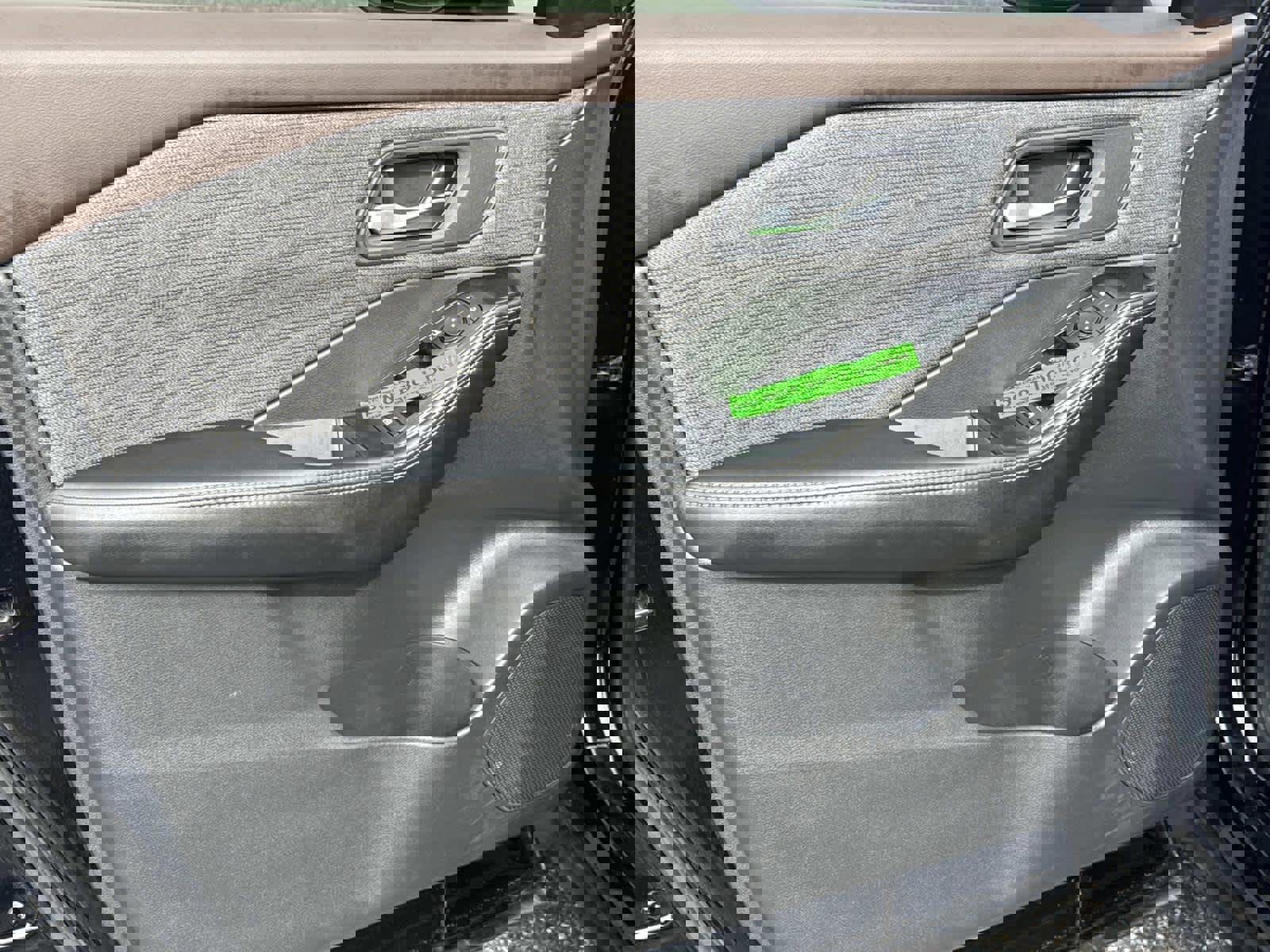 Used 2023 Nissan Rogue SV image 17