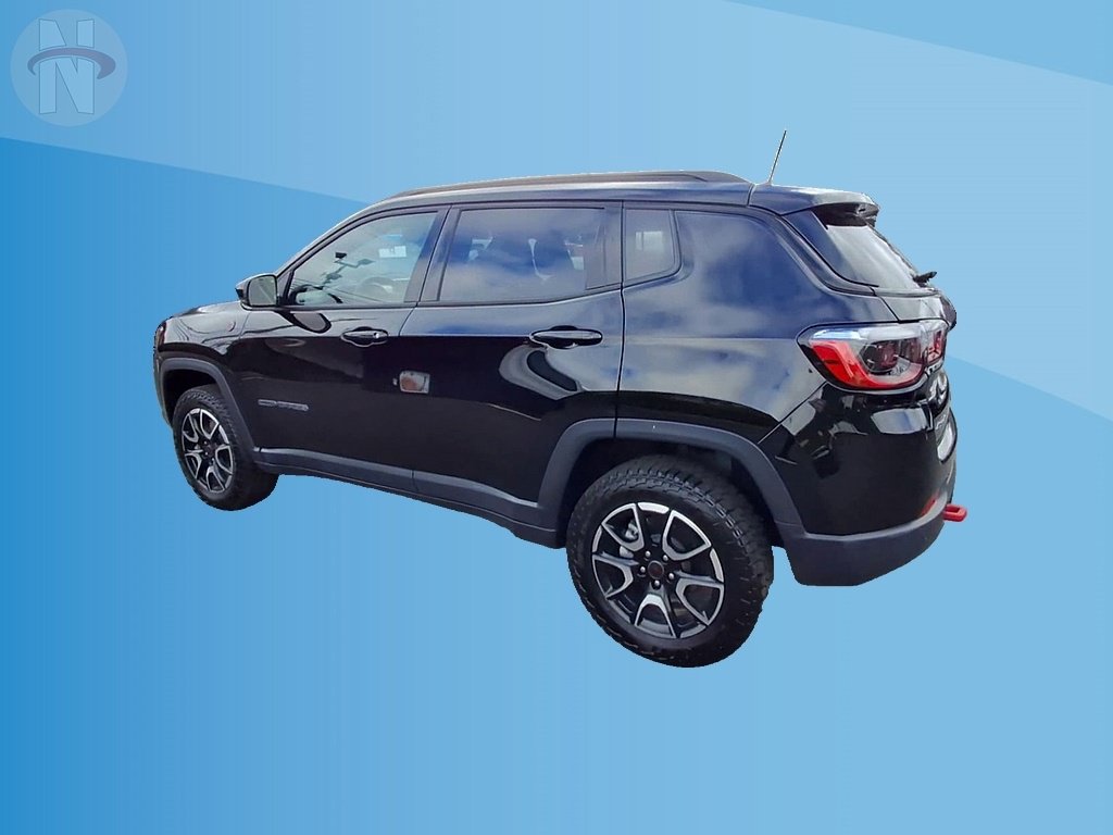 Used 2025 Jeep Compass Trailhawk AWD/4WD image 6
