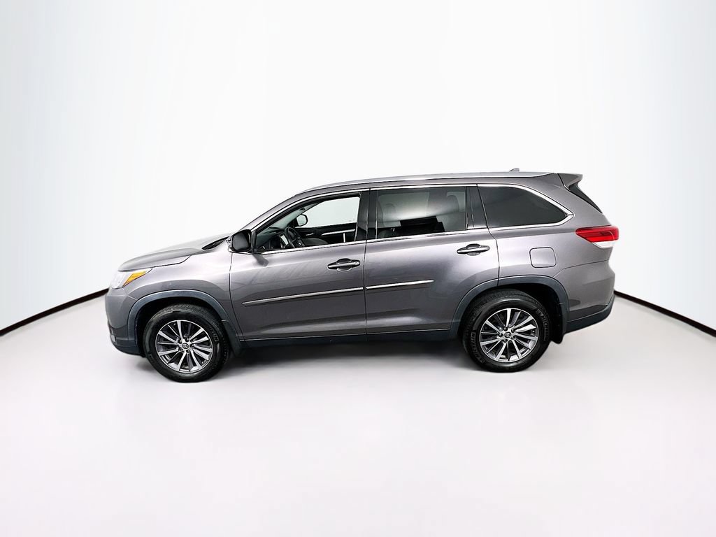 Used 2019 Toyota Highlander XLE w/ Protection Package #3 AWD/4WD image 4