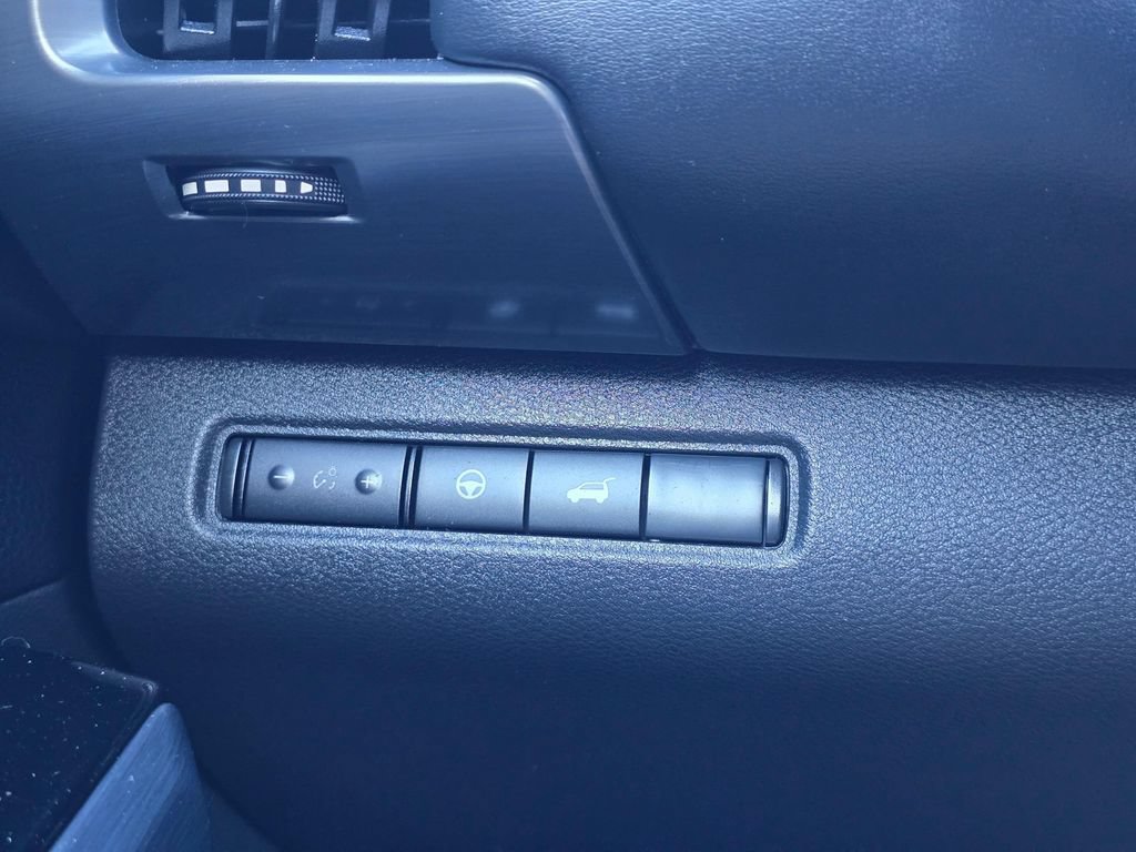 Used 2023 Nissan Pathfinder SL w/ Lighting Package (N92) FWD image 18