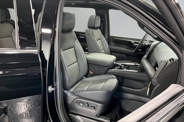 New 2026 Chevrolet Suburban High Country AWD/4WD image 12