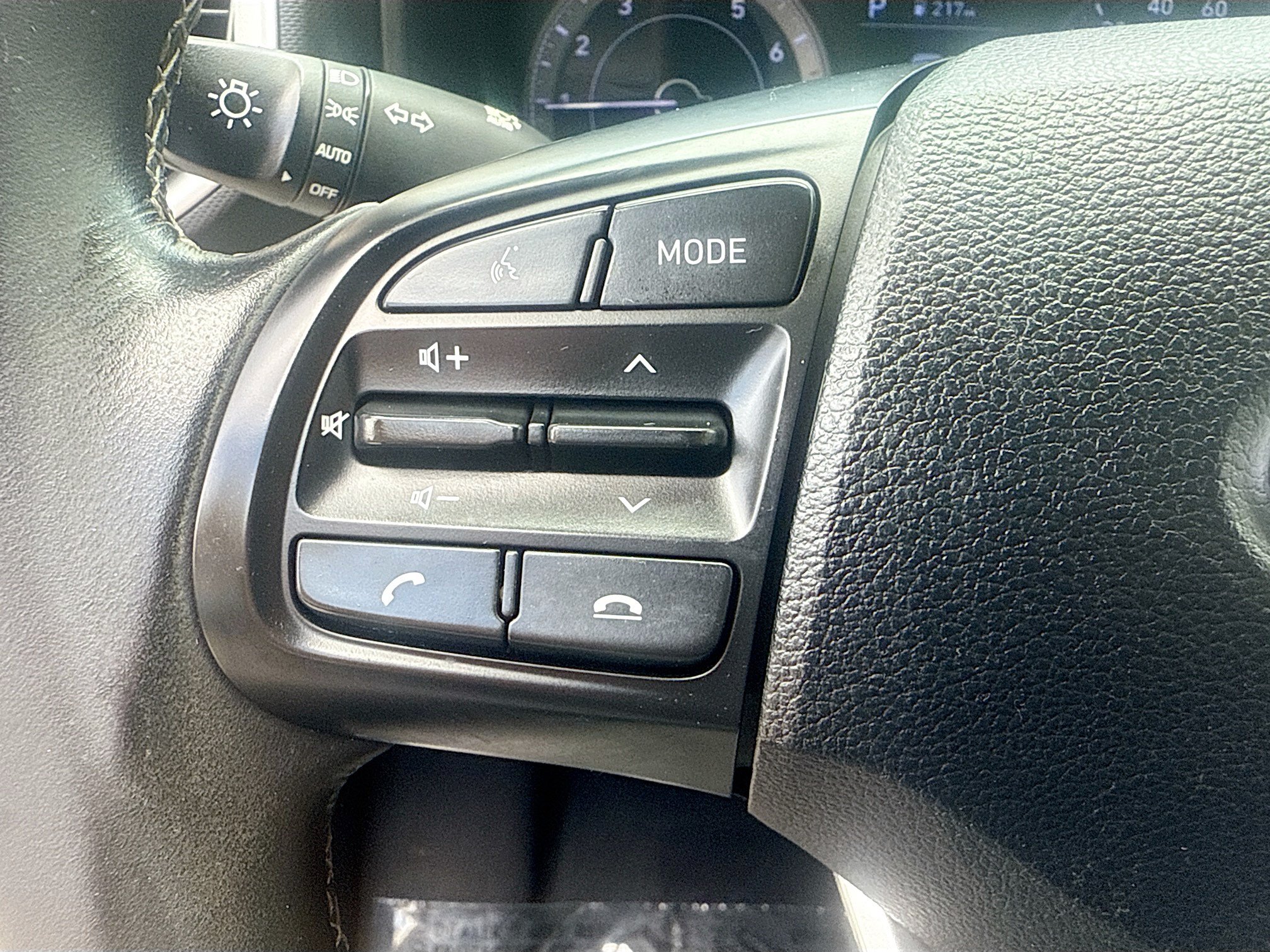 Used 2022 Hyundai Venue SEL FWD image 35