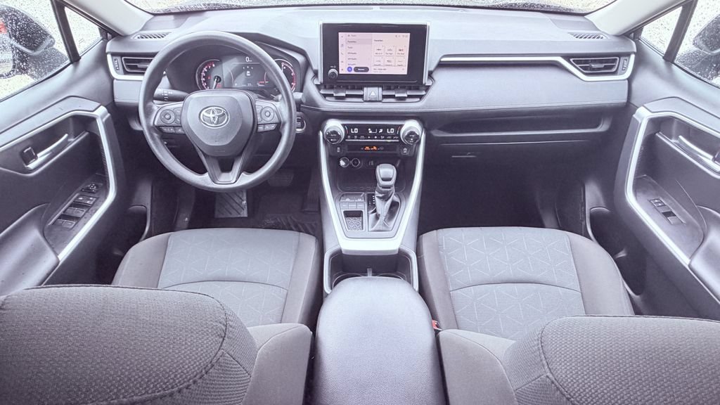 Used 2025 Toyota RAV4 XLE FWD image 12