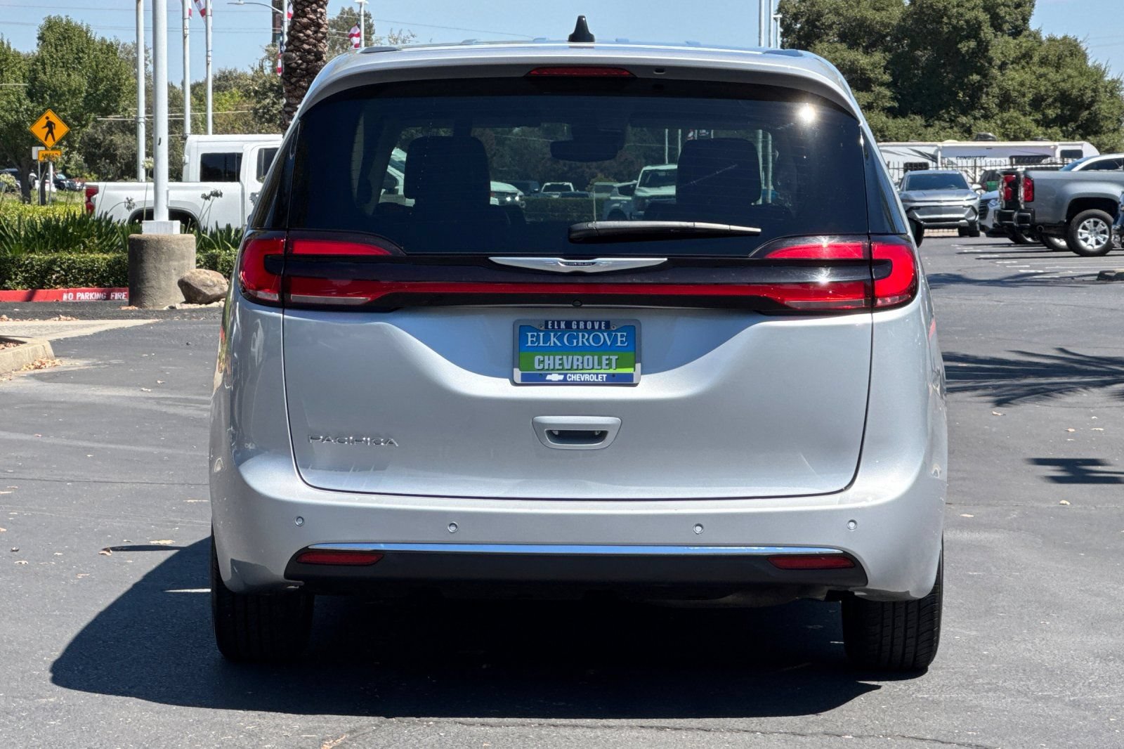 Used 2024 Chrysler Pacifica Touring-L FWD image 4
