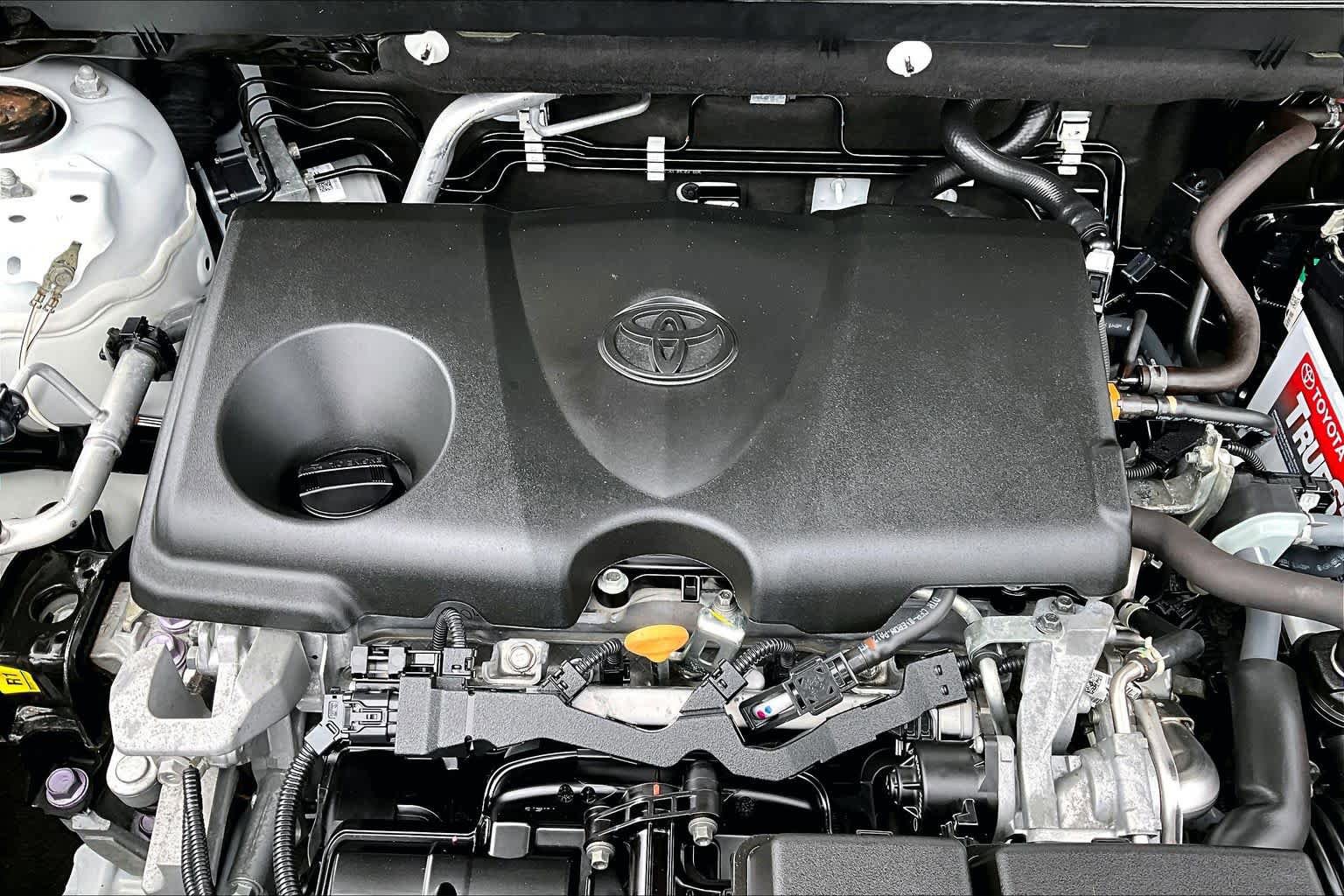 Used 2021 Toyota RAV4 XLE w/ Carpet Mat Package (TMS) FWD image 32