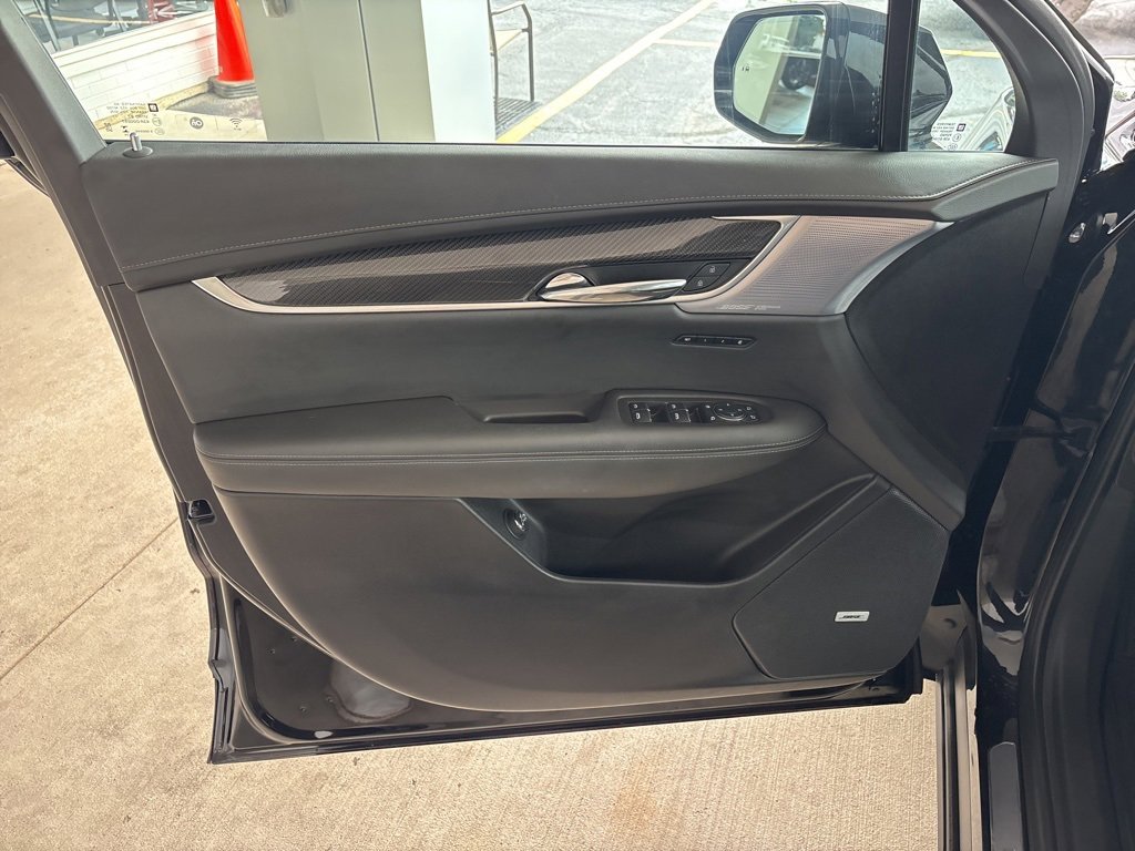 Used 2025 Cadillac XT6 Sport image 6