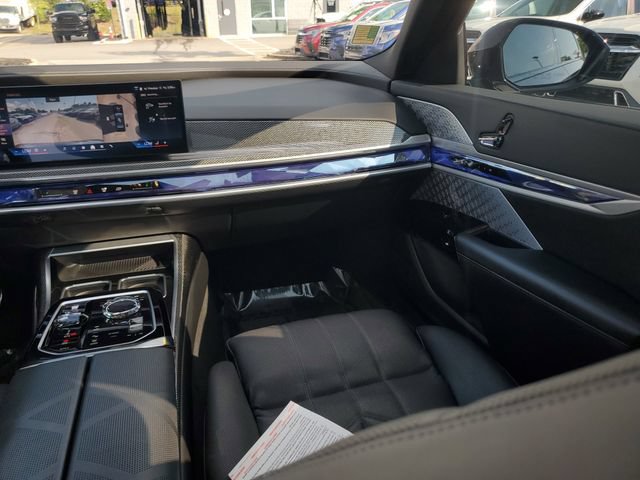 Used 2023 BMW 740i w/ Parking Assistance Package RWD image 19