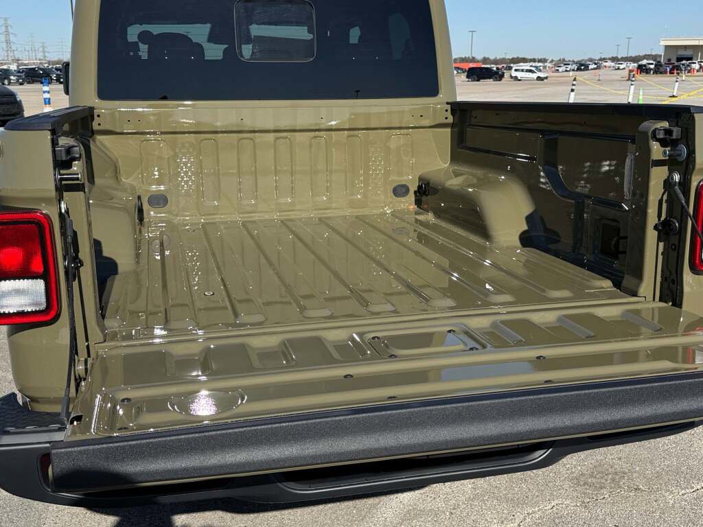 New 2026 Jeep Gladiator Sport image 24