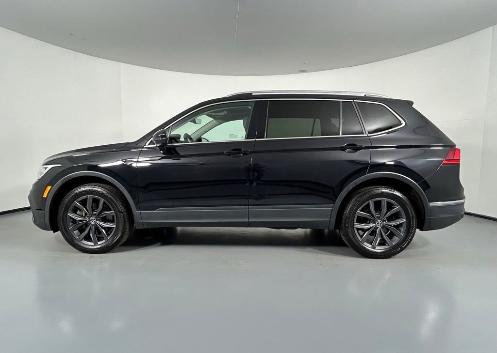 Used 2023 Volkswagen Tiguan SE w/ Panoramic Sunroof Package AWD/4WD image 4