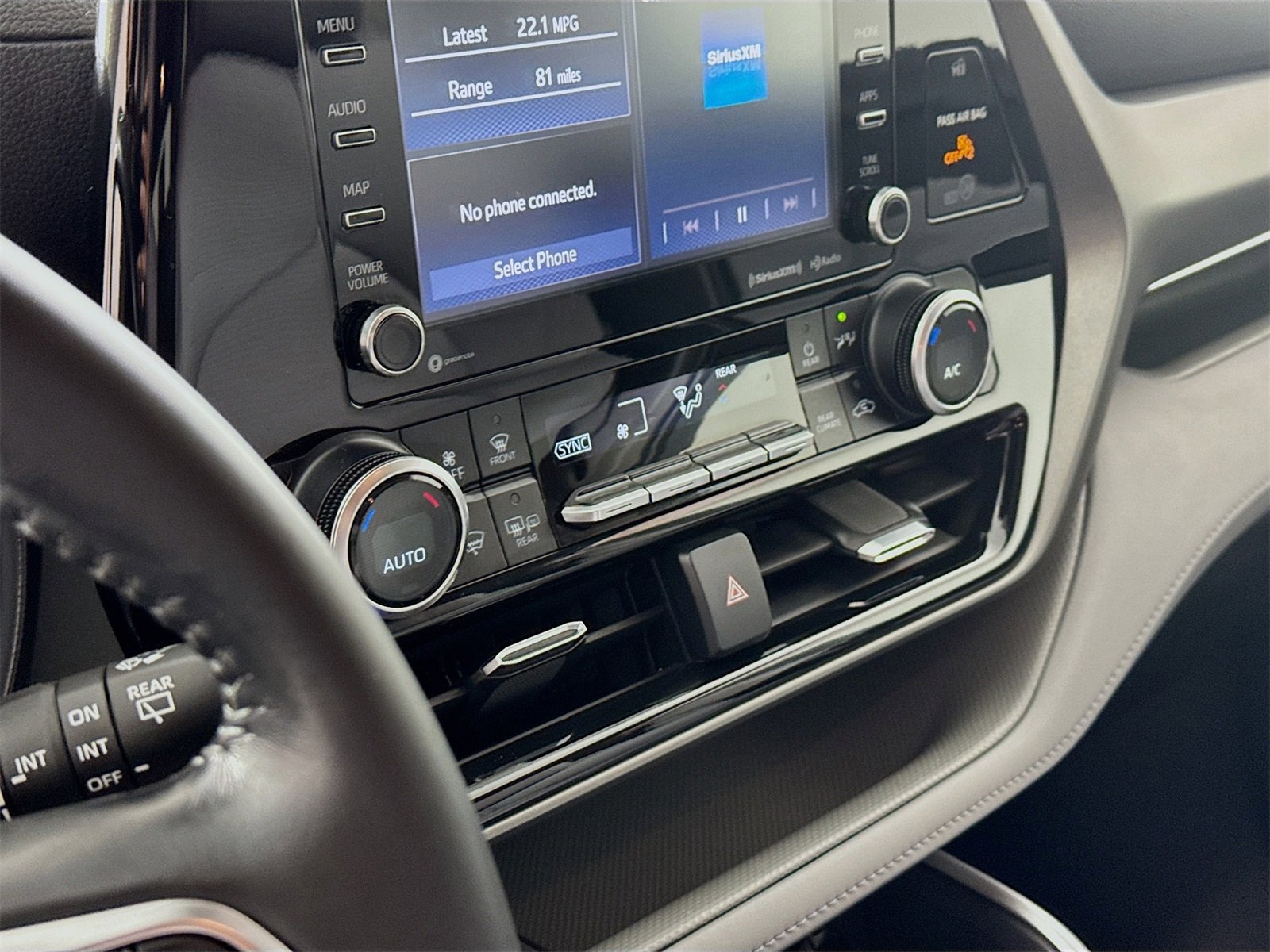 Certified 2021 Toyota Highlander LE image 8