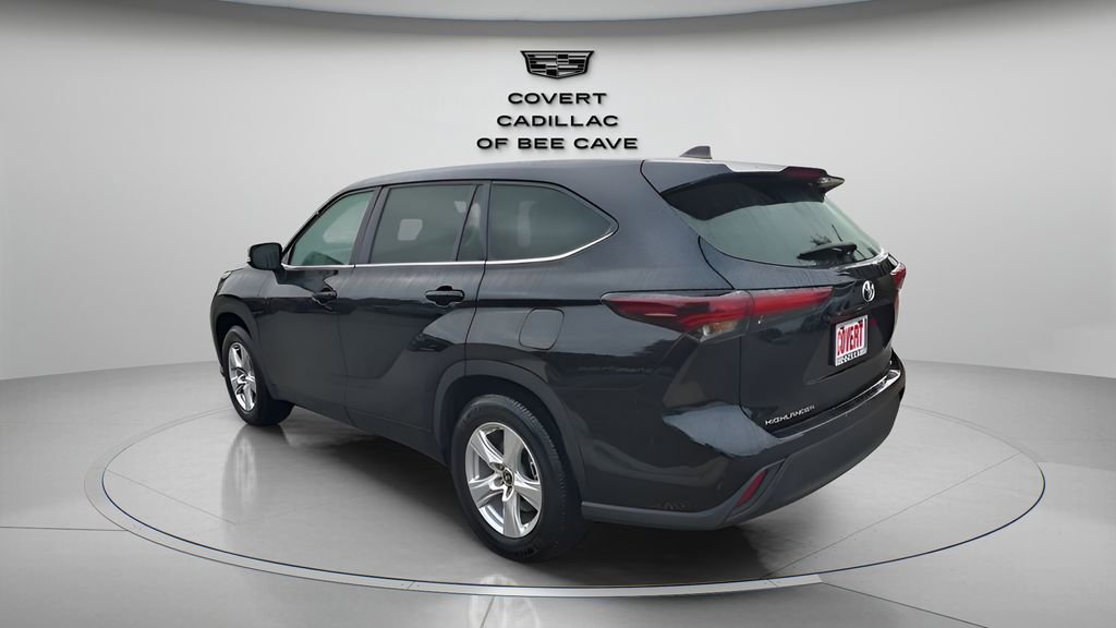 Used 2025 Toyota Highlander LE image 7