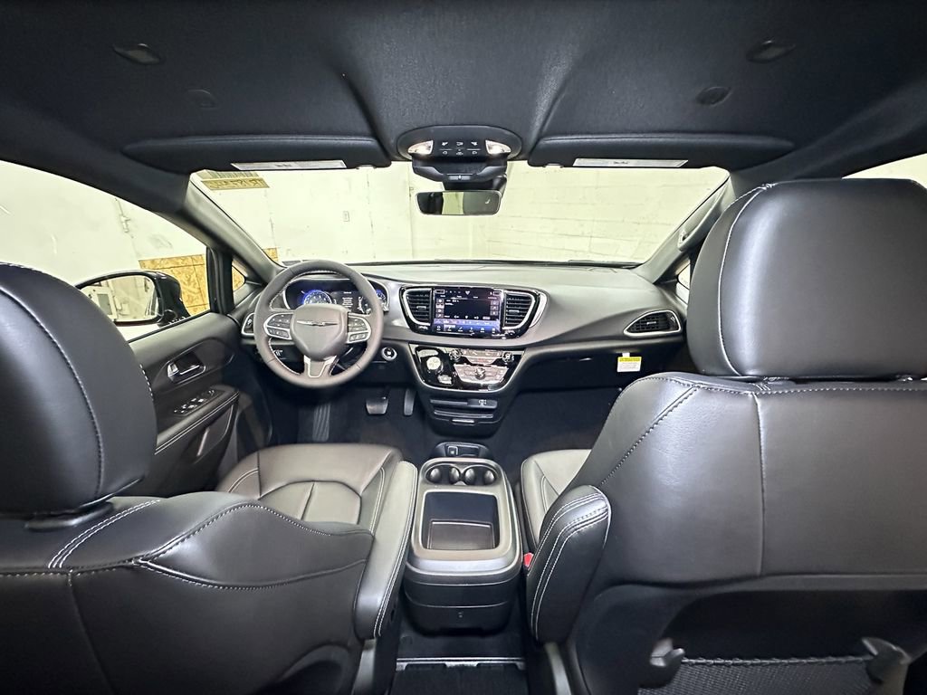 New 2026 Chrysler Voyager LX image 24