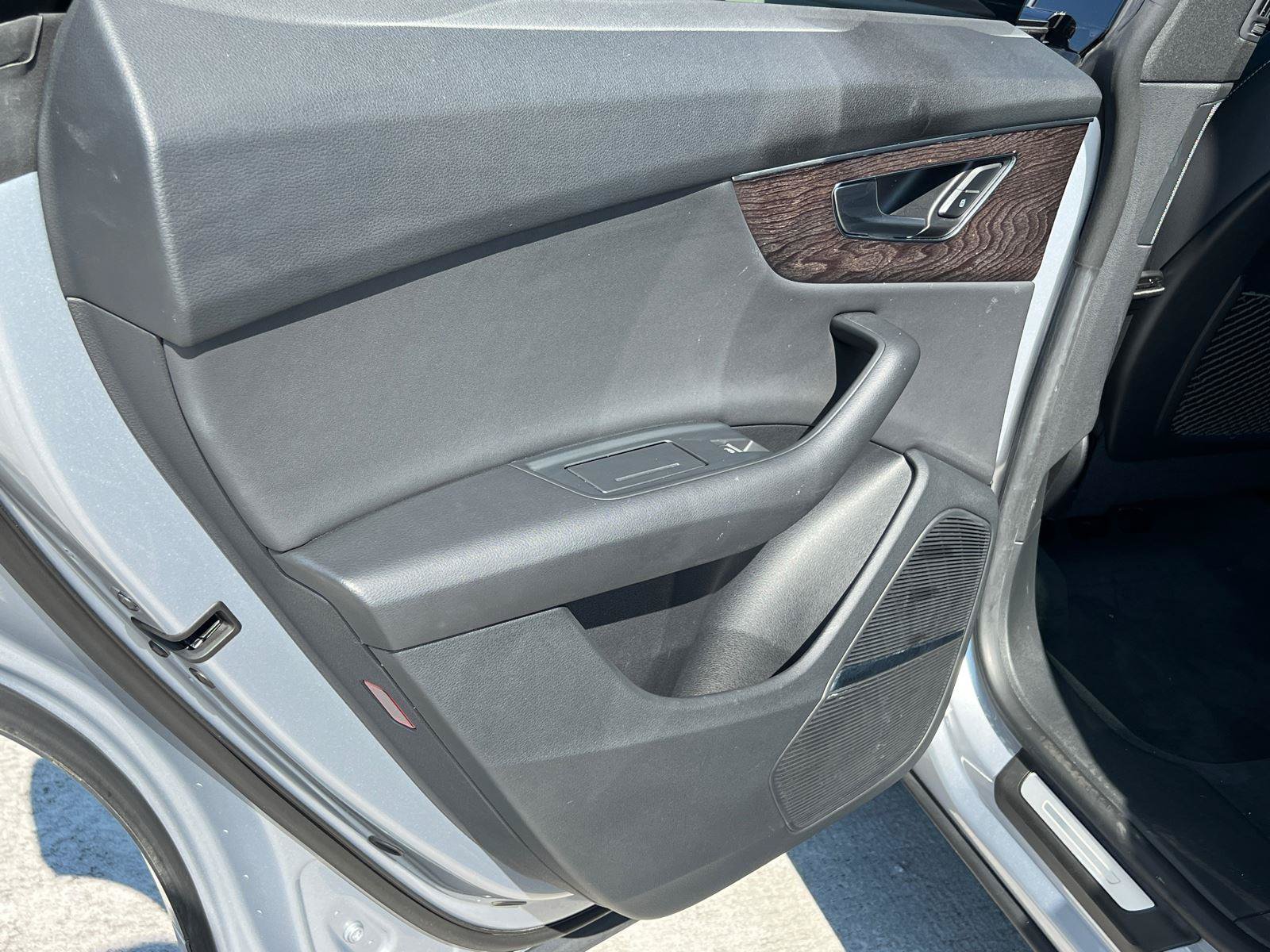 Used 2019 Audi Q8 Premium Plus AWD/4WD image 22