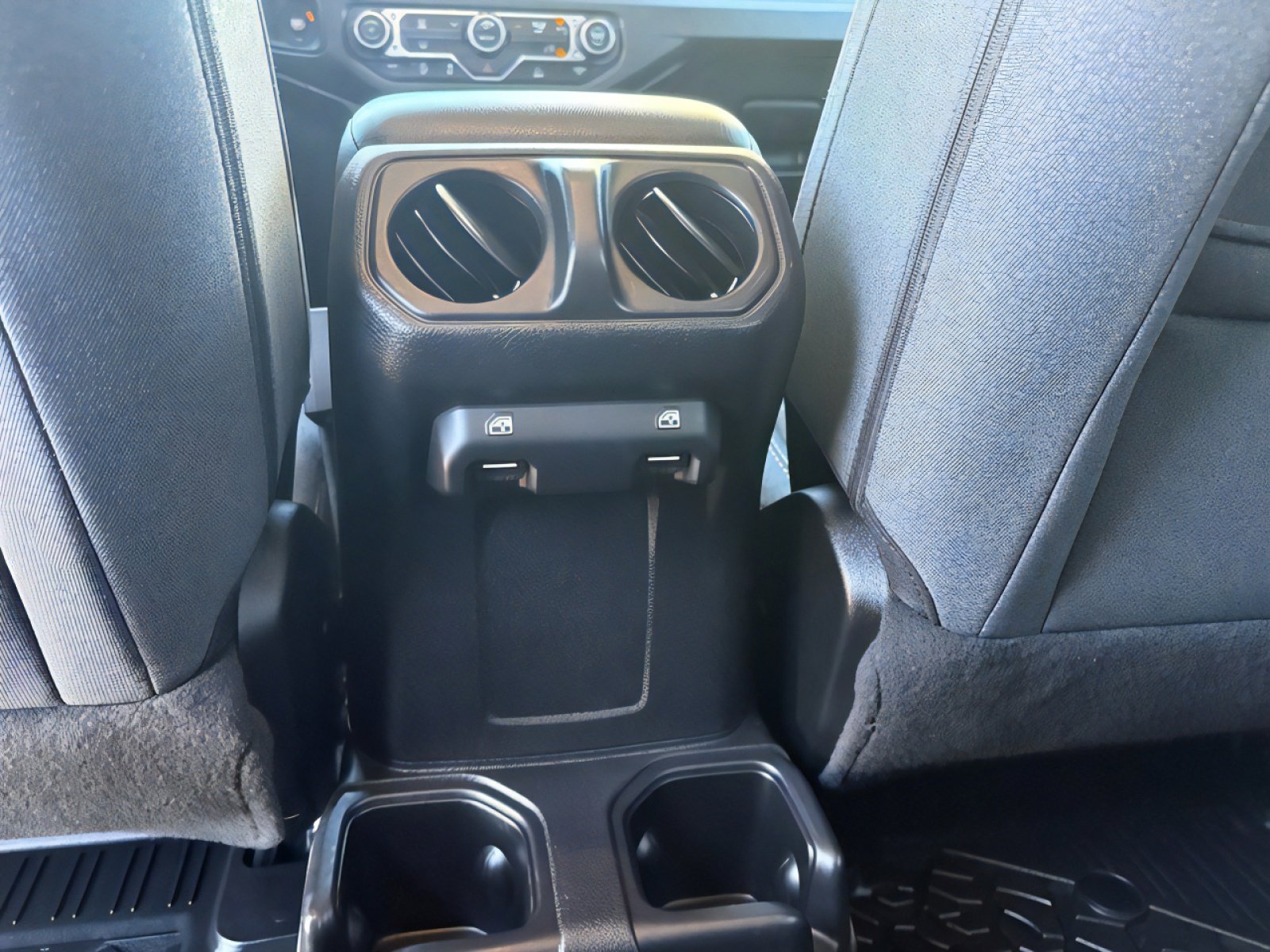 Used 2024 Jeep Wrangler Sport S image 15