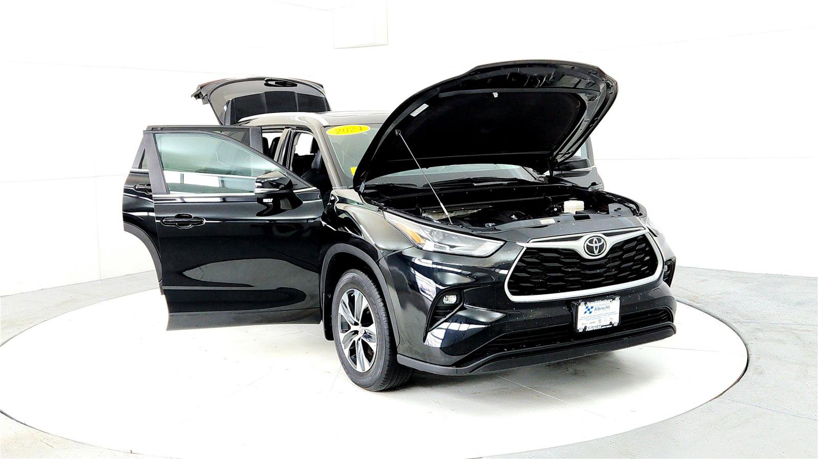 Used 2024 Toyota Highlander XLE image 9