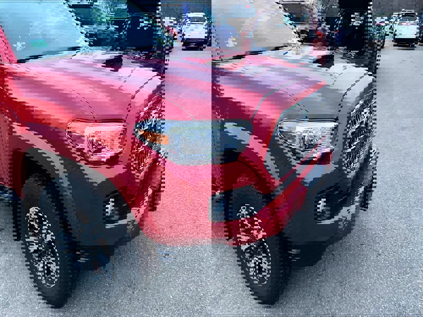 Used 2017 Toyota Tacoma TRD Sport w/ Premium & Technology Package image 5