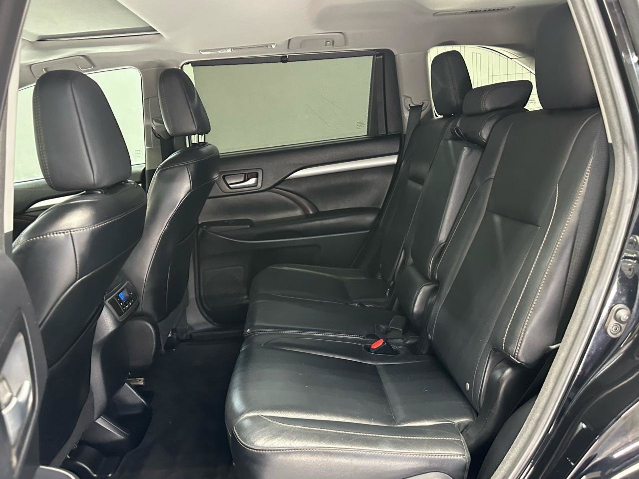 Used 2015 Toyota Highlander XLE FWD image 12