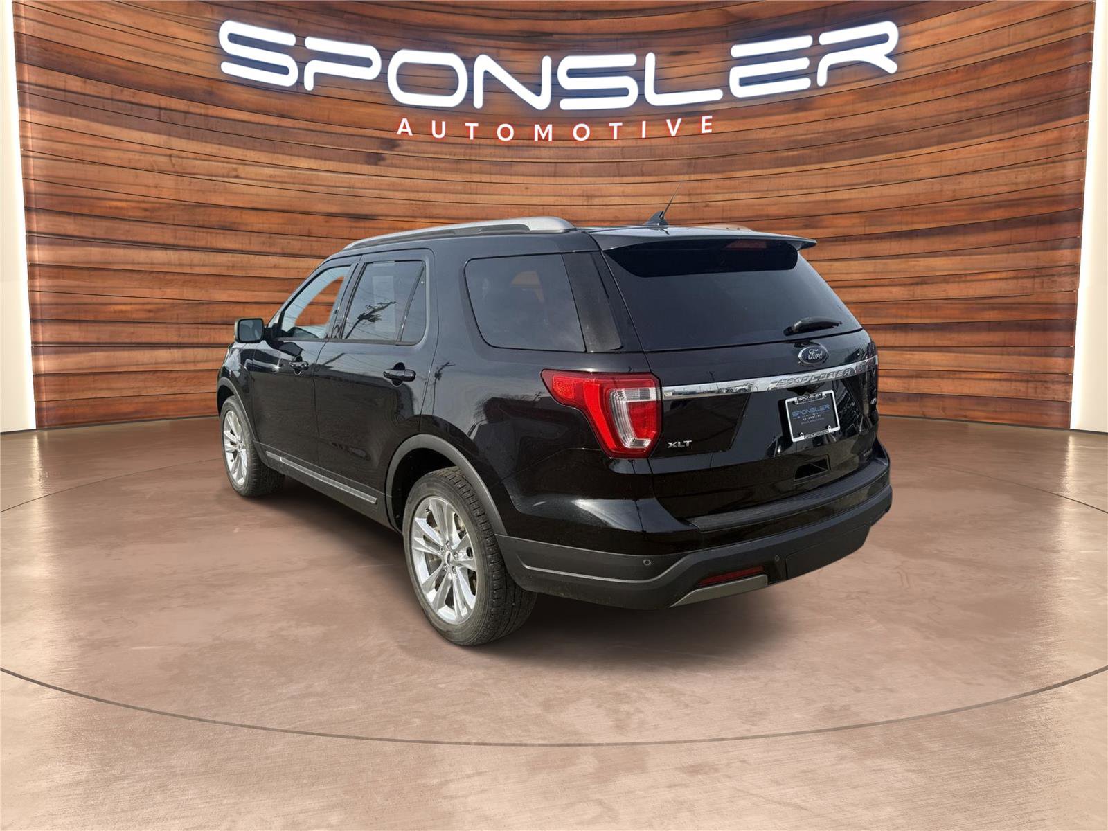 Used 2019 Ford Explorer XLT w/ Equipment Group 202A image 3