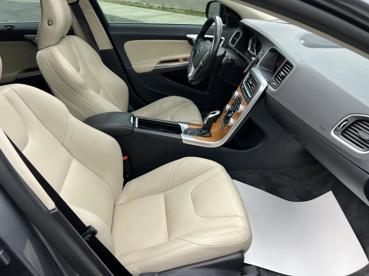 Used 2018 Volvo S60 T5 Inscription Platinum image 18