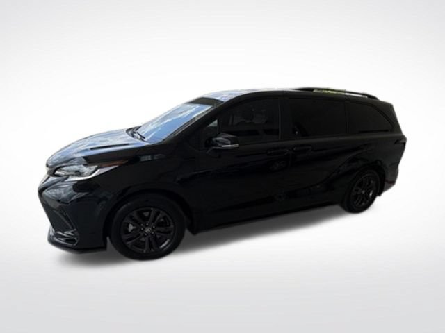 Used 2025 Toyota Sienna XSE w/ XSE Premium Package AWD/4WD image 2