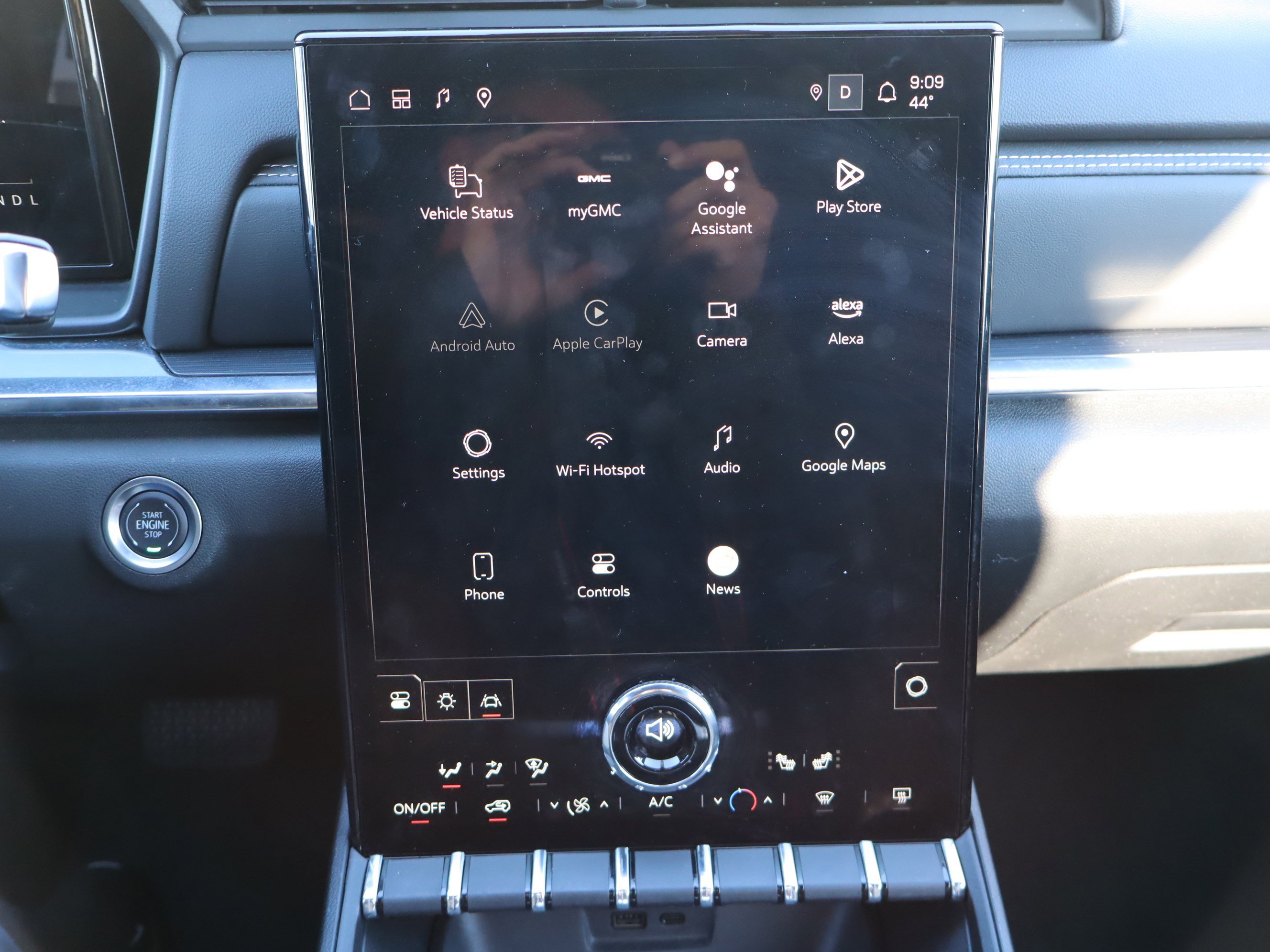 Certified 2025 GMC Terrain Elevation image 25