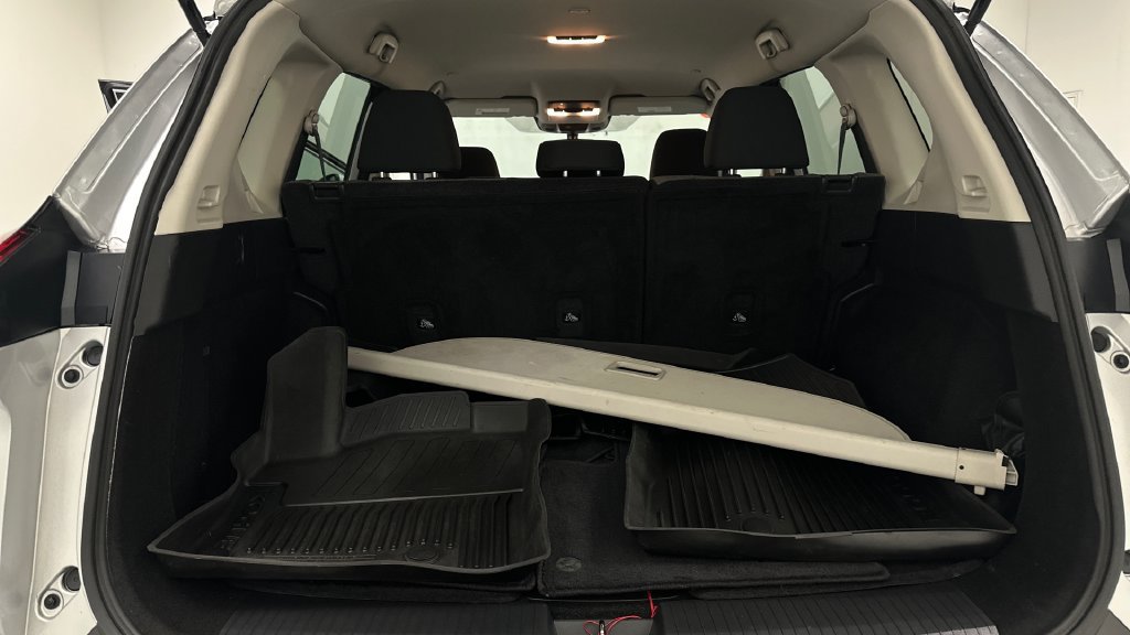 Used 2022 Nissan Rogue SV AWD/4WD image 12